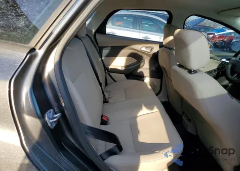 2016 Ford Focus Se z USA, uszkodzony, nr VIN 1FADP3F21GL382819